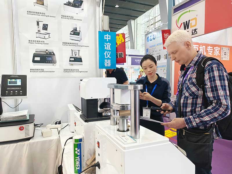 海外客戶咨詢場(chǎng)面.jpg 海外客戶咨詢場(chǎng)面